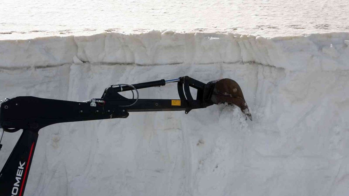 Mayıs ayında Muş'ta kar kalınlığı 5 metre