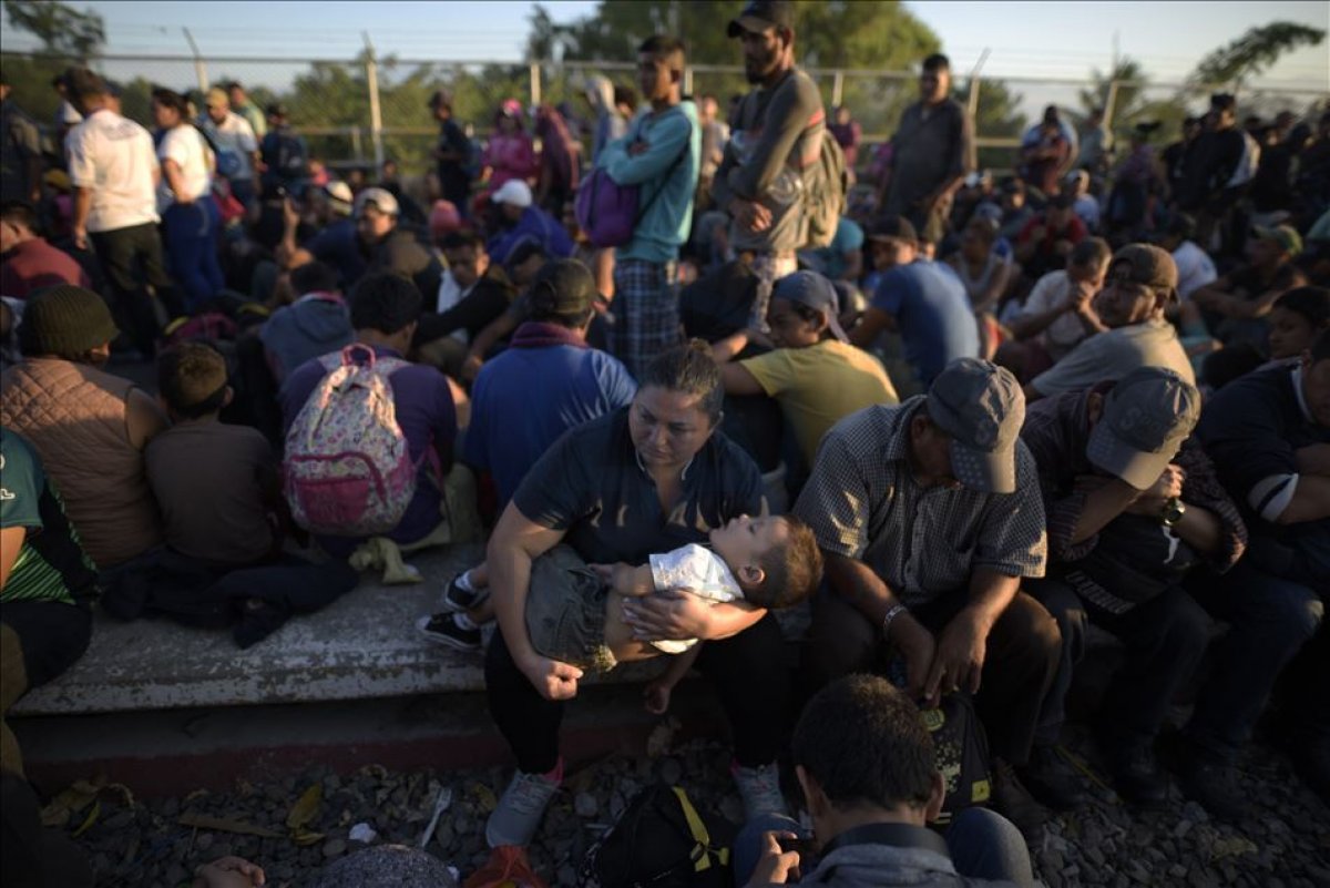 Meksika'da, tır dorsesinden 310 kaçak göçmen çıktı