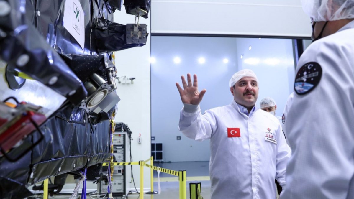 Mustafa Varank, TÜRKSAT 6A'yı inceledi