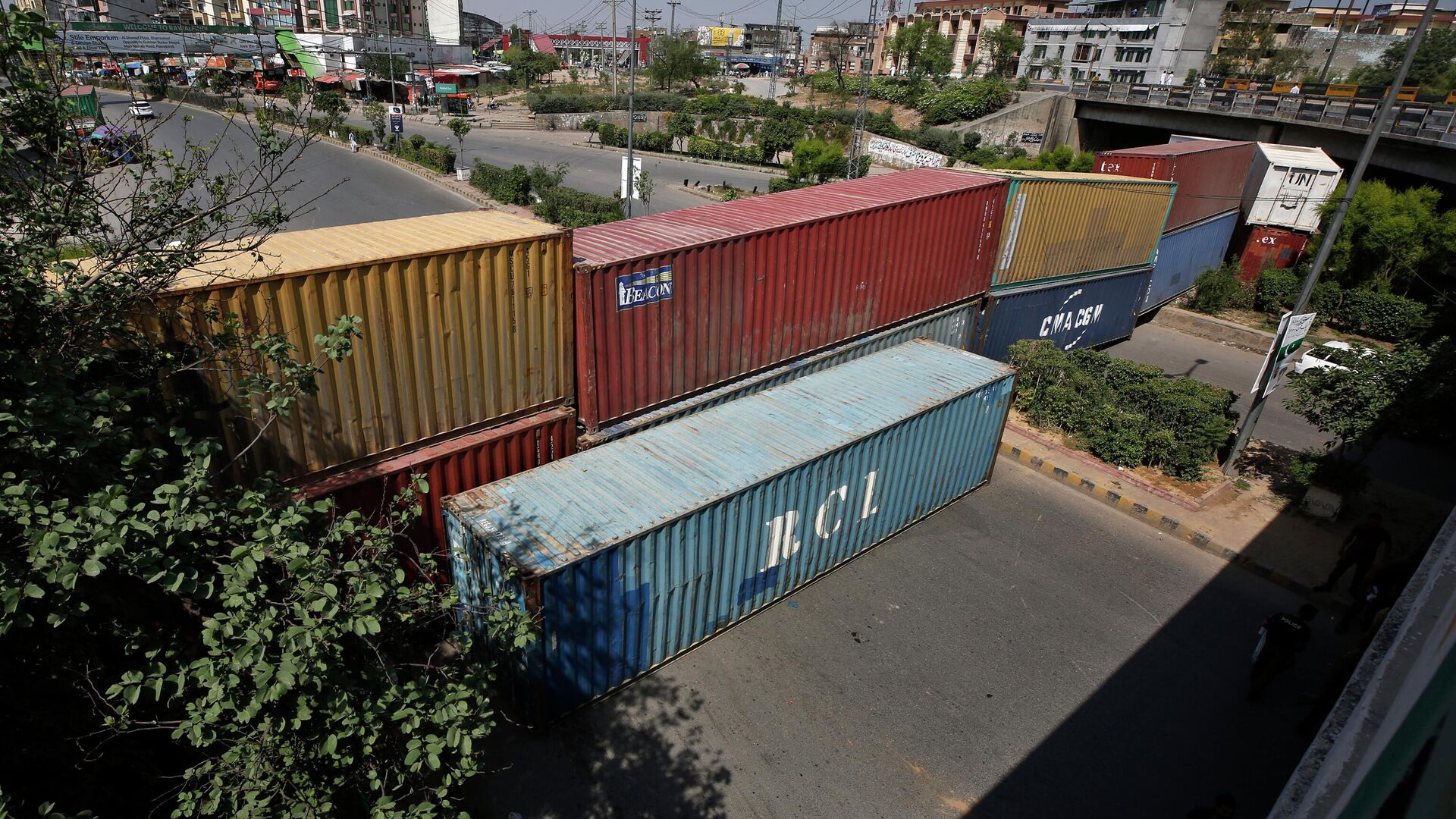 Pakistan'da başkent, İmran Han'ın gösterisi nedeniyle ablukaya alındı: Başbakan'dan iç savaş yorumu