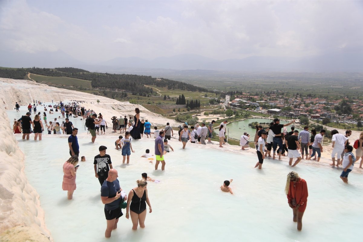 Pamukkale Ramazan Bayramında ziyaretçi akınına uğradı