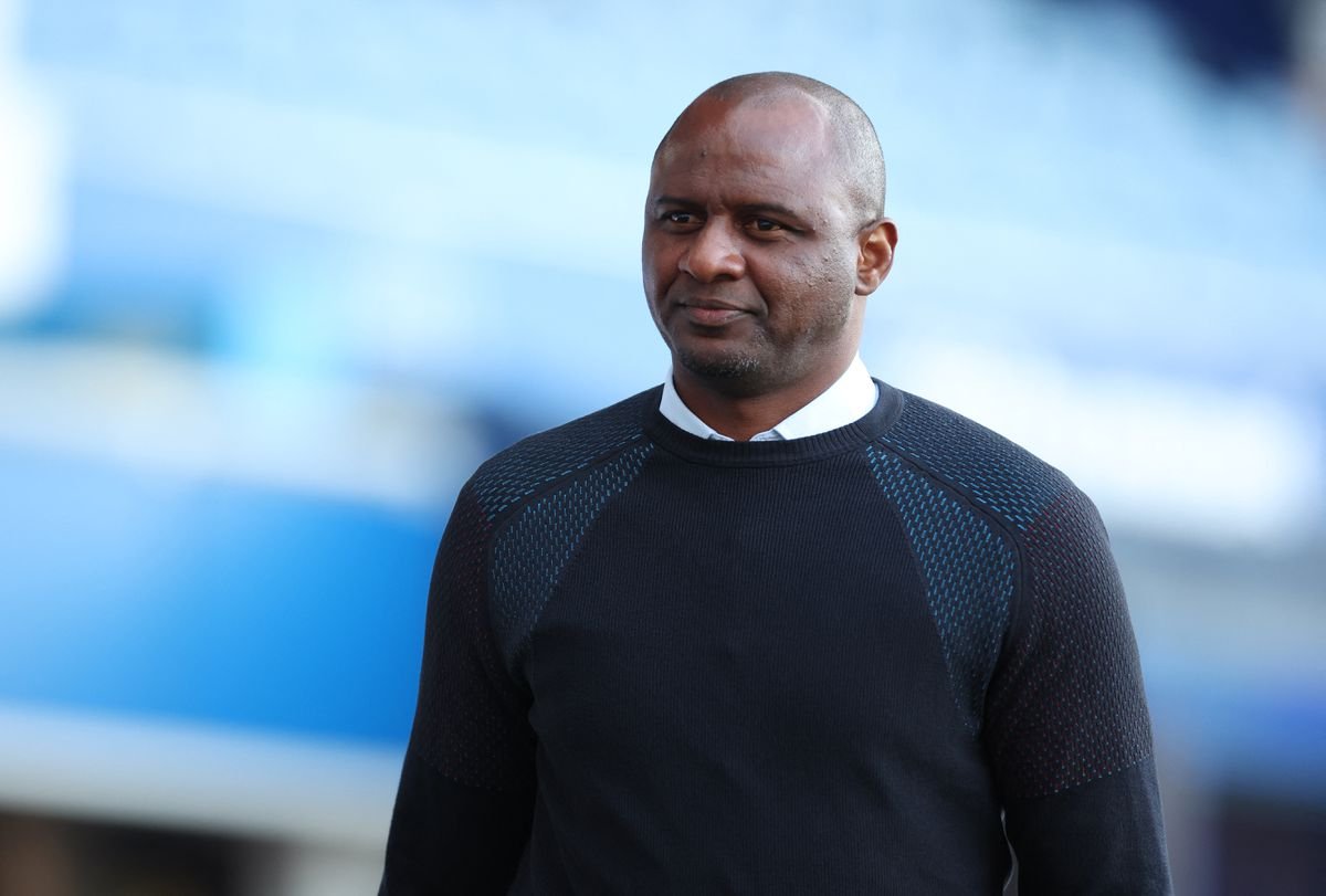 Patrick Viera, Everton taraftarına tekme attı