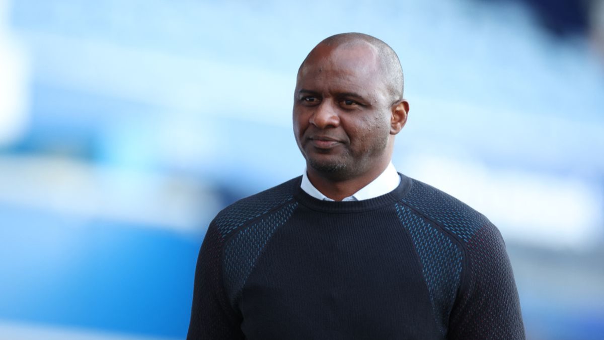 Patrick Viera, Everton taraftarına tekme attı