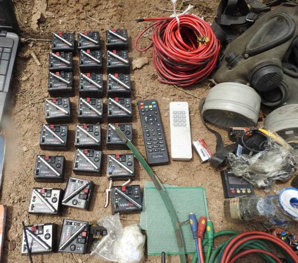 Pençe-Kilit bölgesinde PKK mühimmatları ele geçirildi