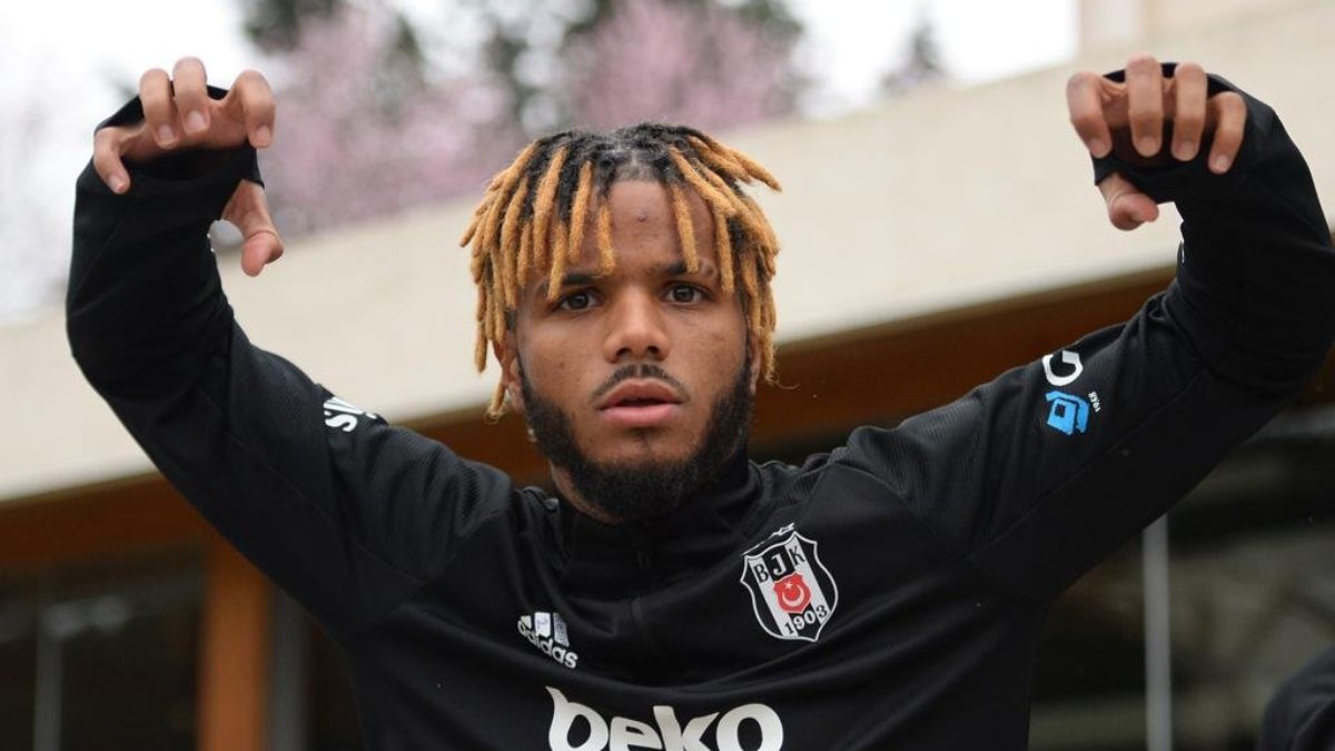 Rosier'in gördüğü kırmızı kart taraftarın tepkisini topladı