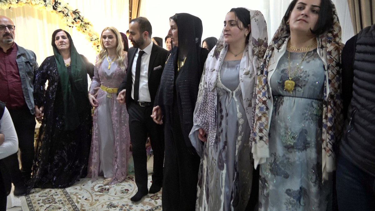 Savaş nedeniyle ülkesinde nişan yapamayan Ukraynalı gelin Hakkari'ye geldi