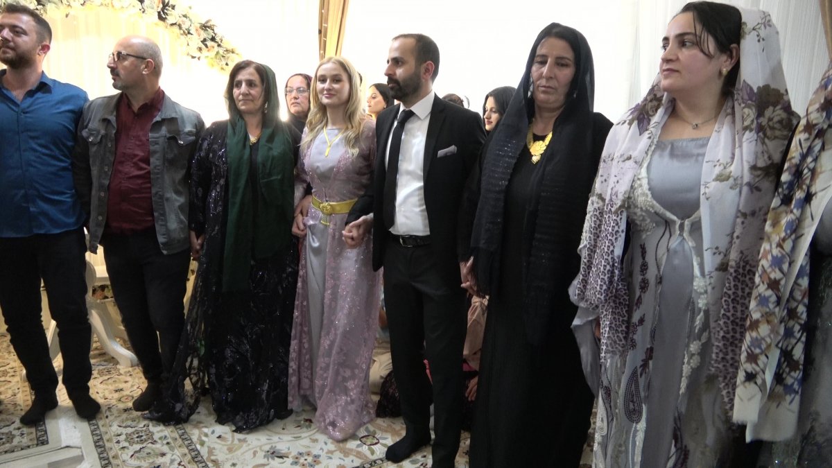 Savaş nedeniyle ülkesinde nişan yapamayan Ukraynalı gelin Hakkari'ye geldi