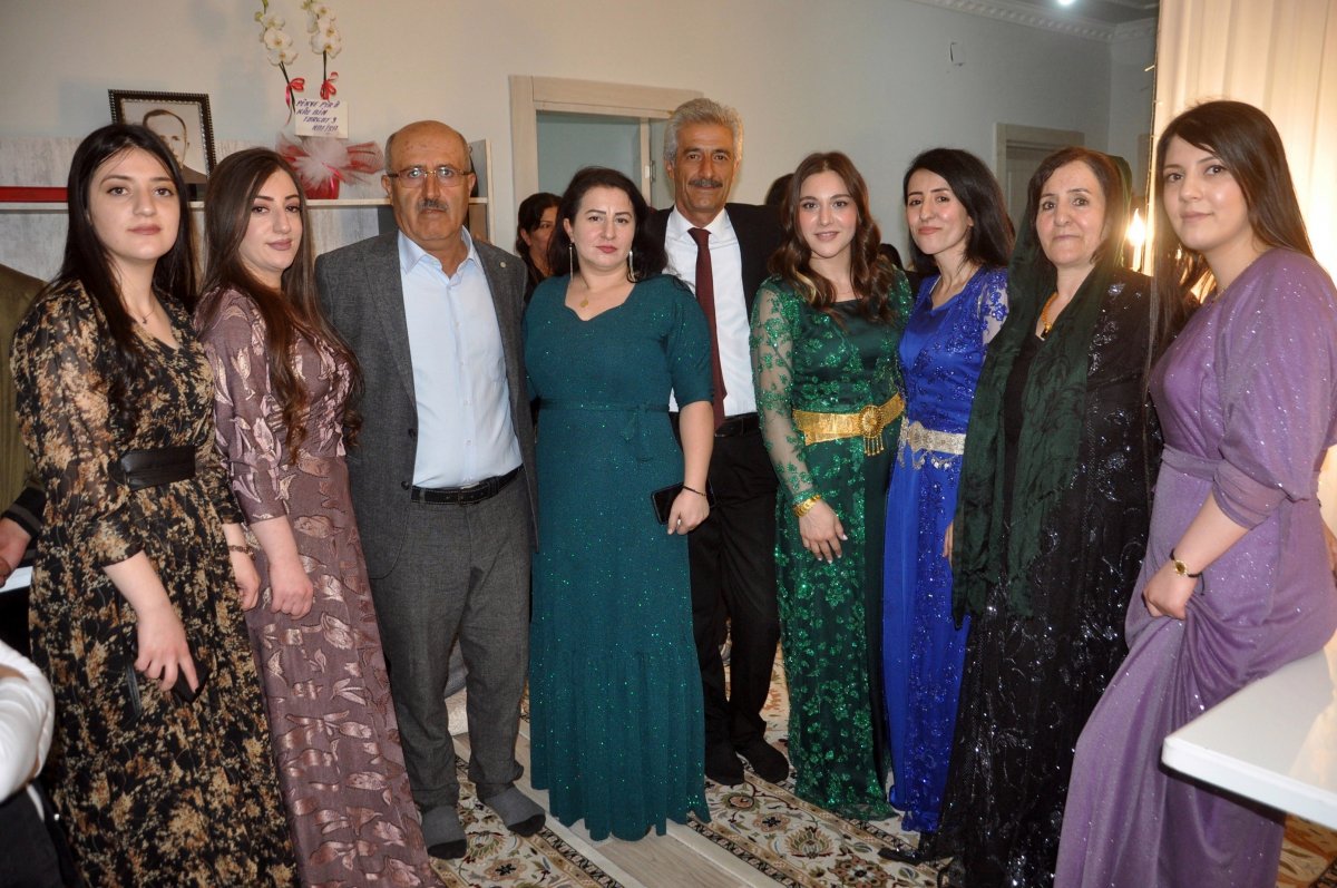 Savaş nedeniyle ülkesinde nişan yapamayan Ukraynalı gelin Hakkari'ye geldi