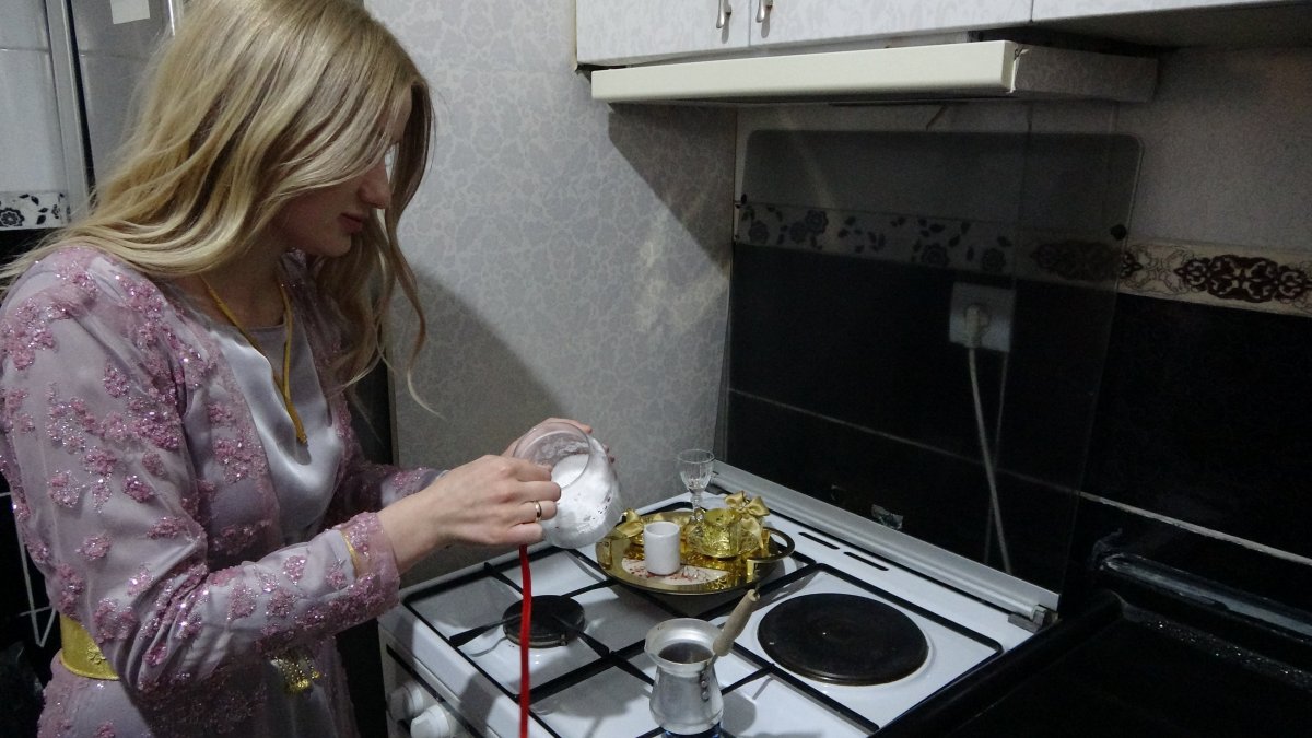 Savaş nedeniyle ülkesinde nişan yapamayan Ukraynalı gelin Hakkari'ye geldi