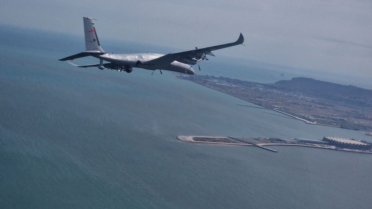 Selçuk Bayraktar Azerbaycan'da MİG-29 ile uçtu