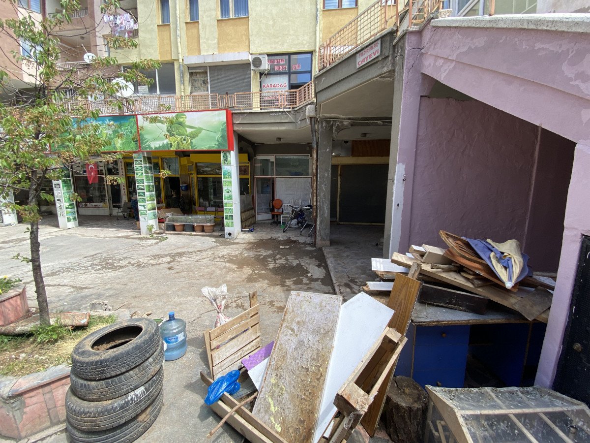 Sivas'ta iş hanı, esnafın korkulu rüyası farelerden temizlendi