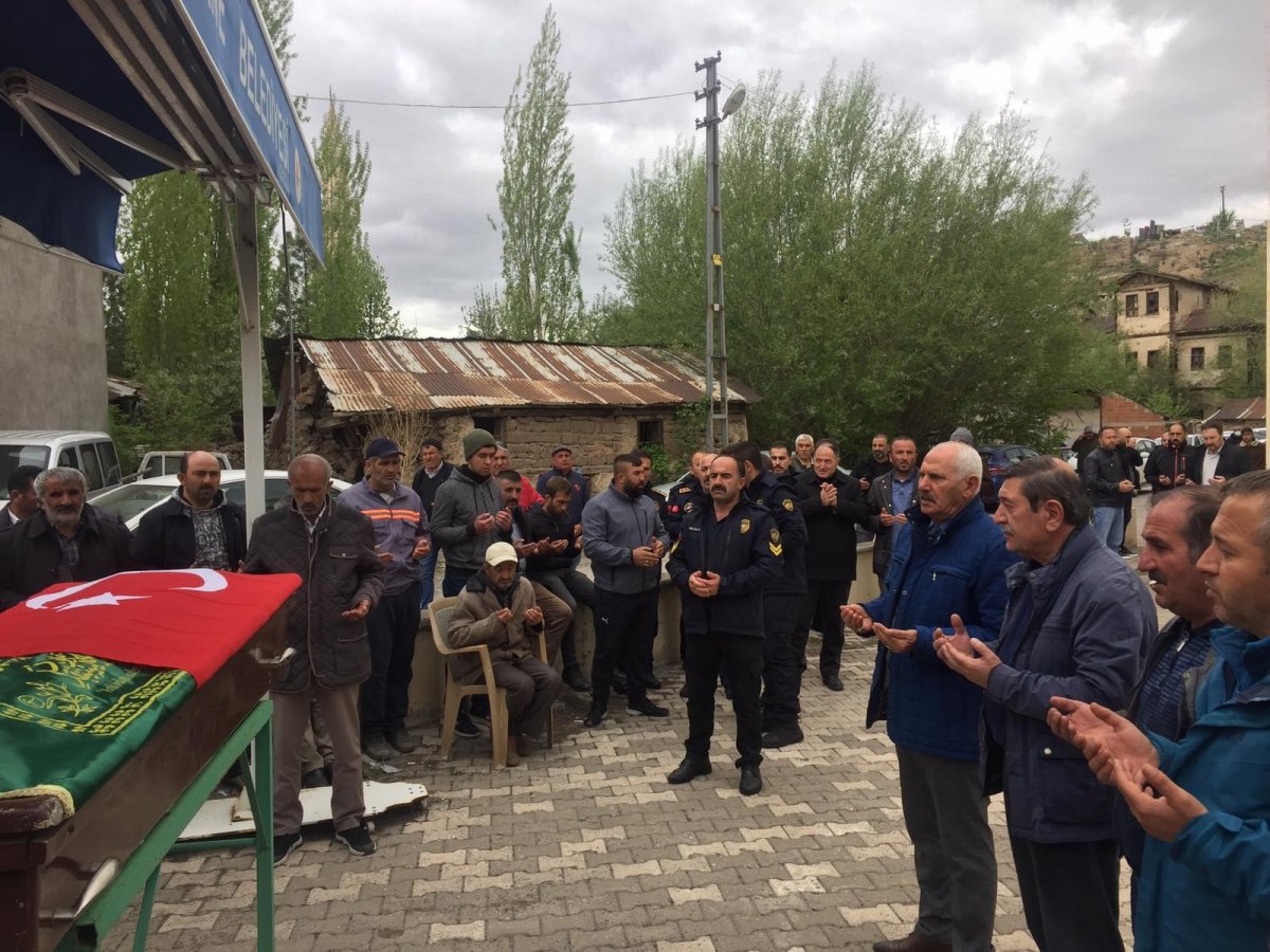 Sivas'ta kaza sonucu can veren itfaiye şoförü son yolculuğuna uğurlandı