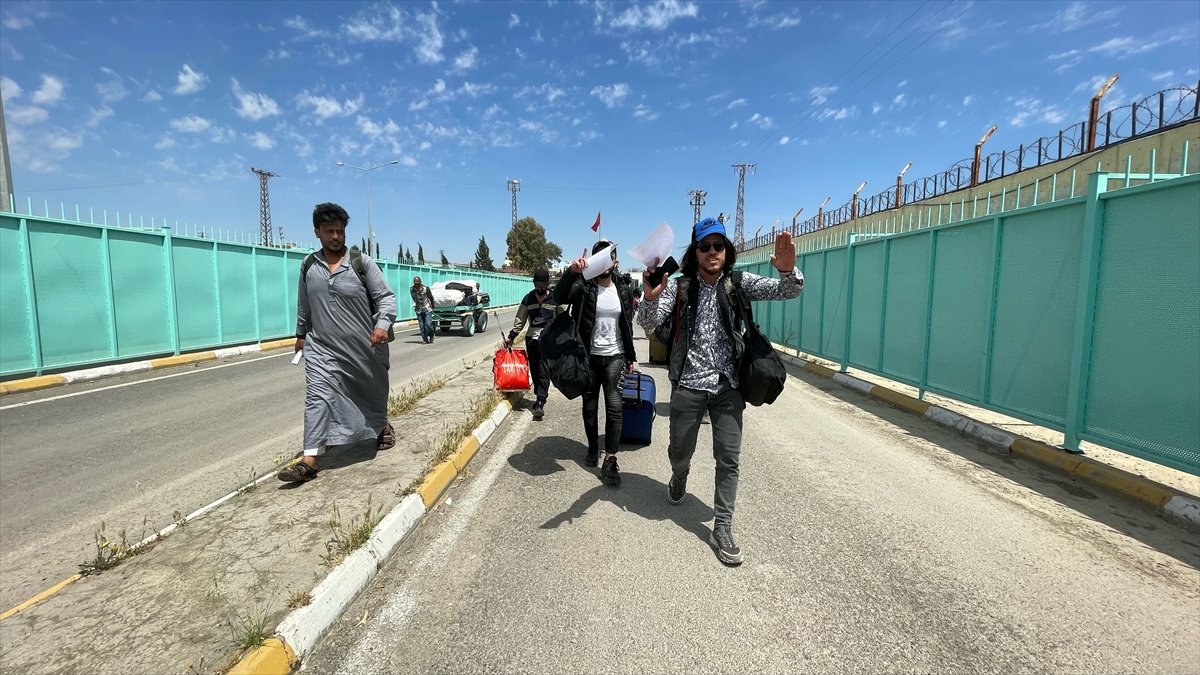 Suriyelilerin gönüllü geri dönüşleri devam ediyor