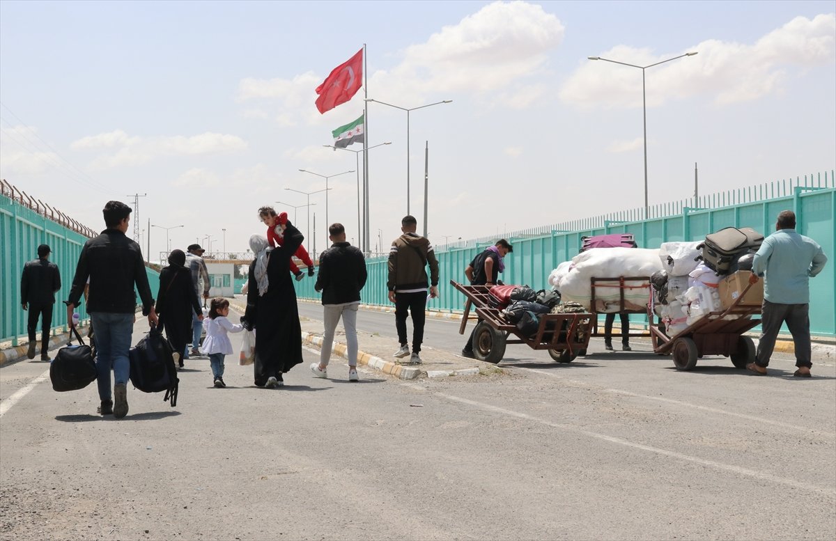 Suriyelilerin ülkelerine gönüllü geri dönüşleri sürüyor