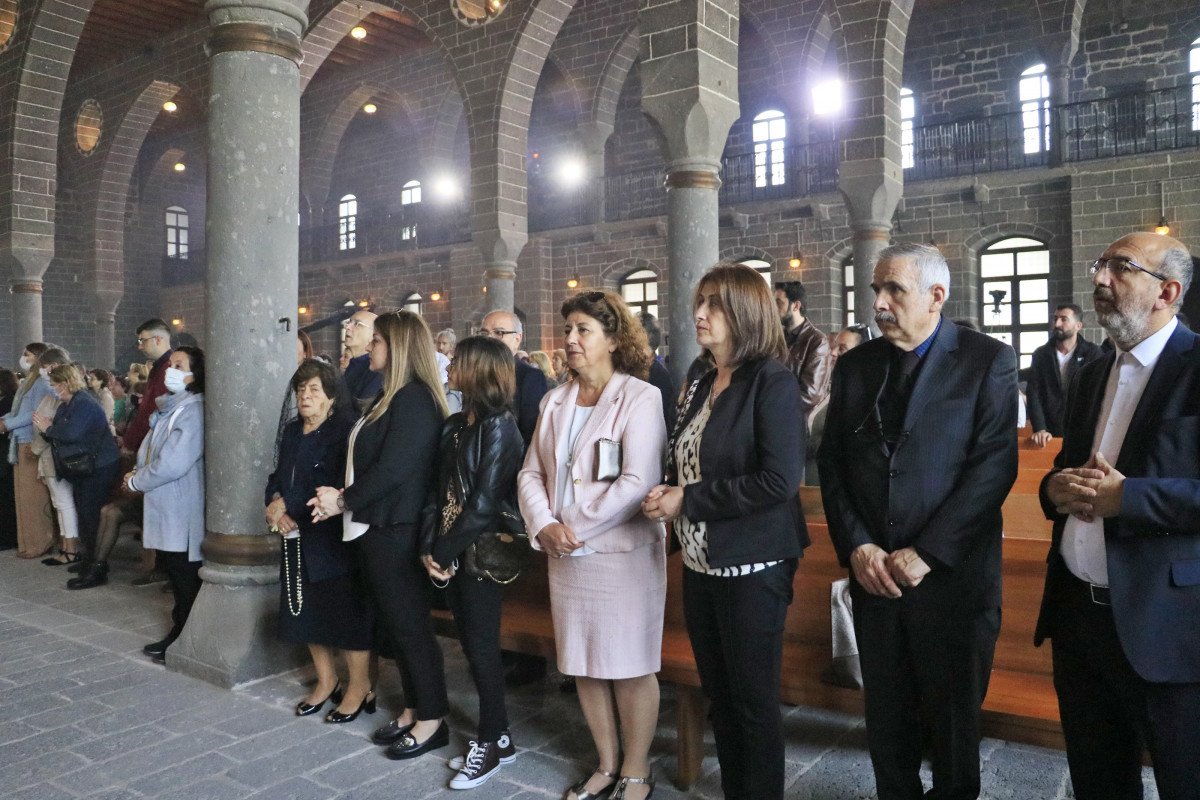 Surp Giragos Kilisesi'nde 7 yıl sonra ilk ayin yapıldı