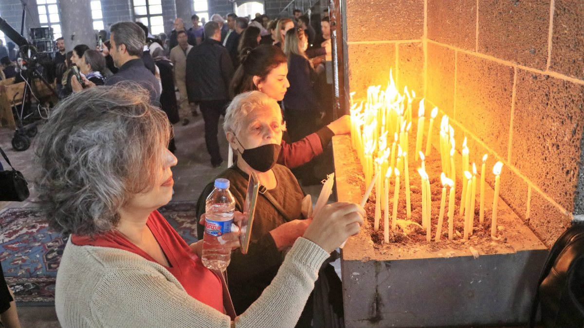 Surp Giragos Kilisesi&#039;nde 7 yıl sonra ilk ayin yapıldı