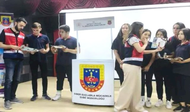 Antalya Kemer'de jandarmadan siber eğitim