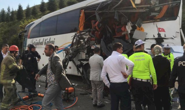 Bursa'da kamyon, yolcu otobüsüne vurdu: 1 ölü