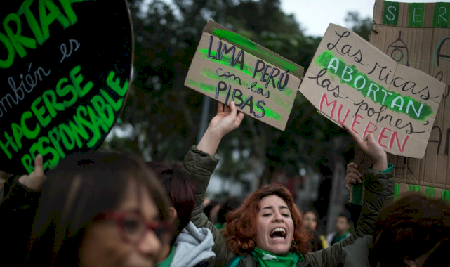 El Salvador'da kürtaj yaptırmak zorunda kalan kadın 30 yıl hapse mahkum edildi