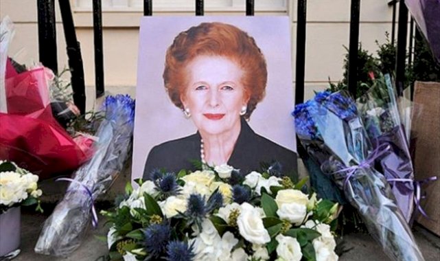 Thatcher nefreti baki: Demir Leydi heykeline açılmasından iki saat sonra yumurtalı saldırı
