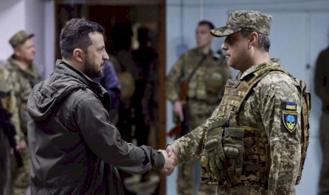 Zelensky ilk kez Kiev dışına çıktı, cephe hattındaki Harkov'u ziyaret etti