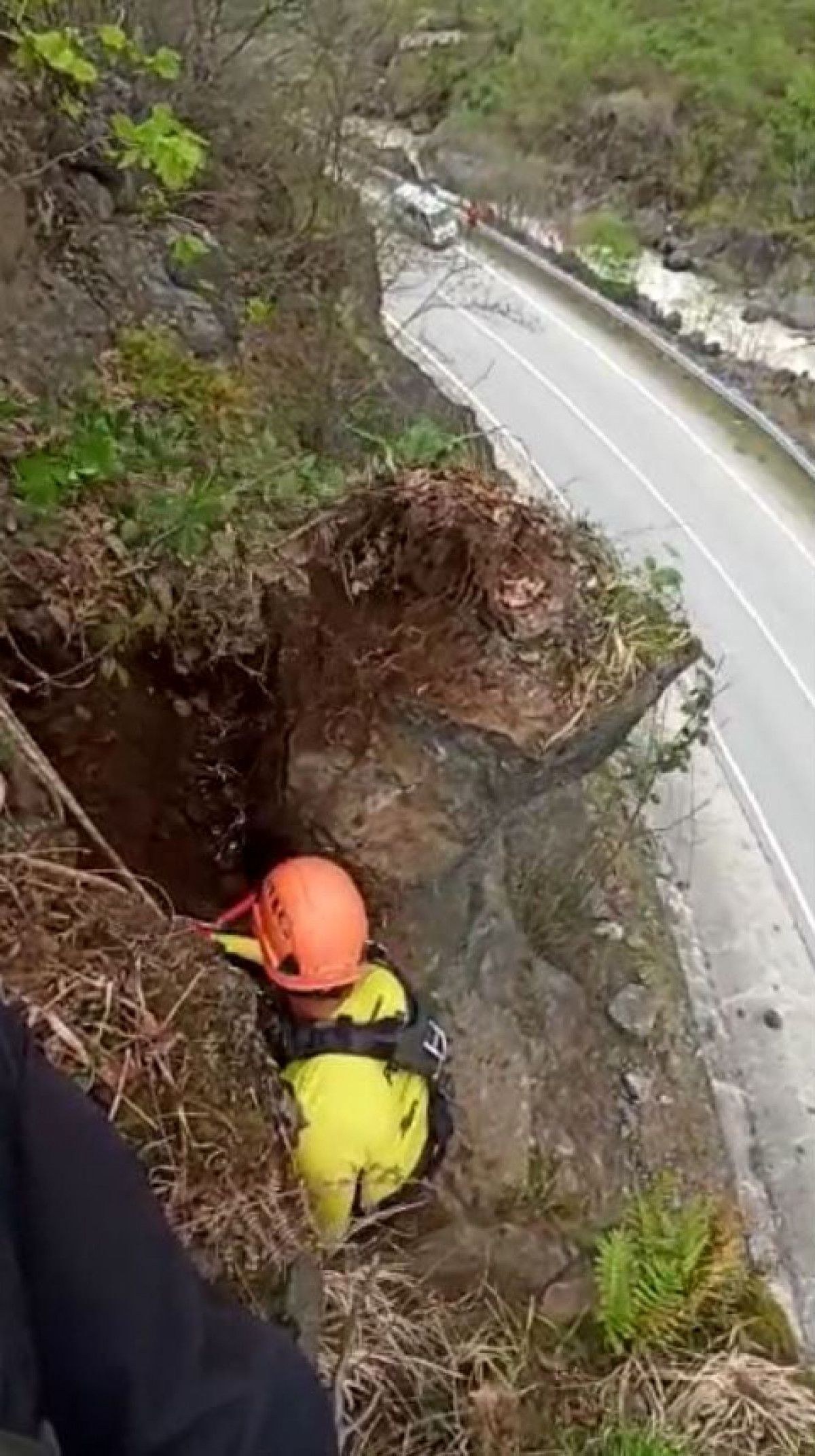Trabzon'da dağcılar riskli kaya avında