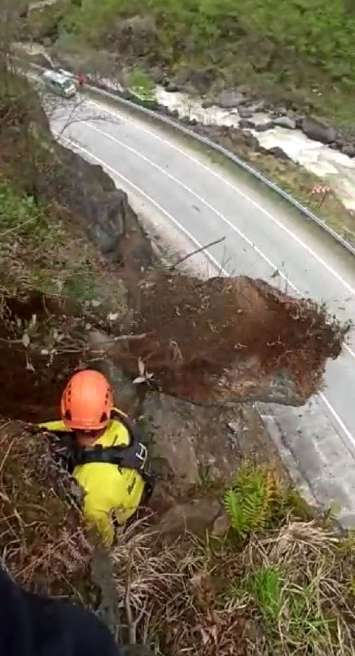Trabzon'da dağcılar riskli kaya avında