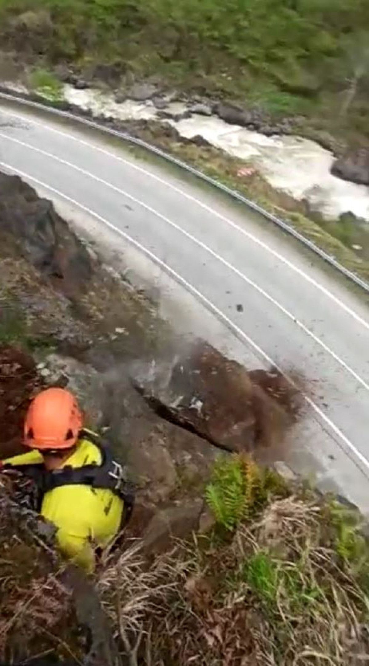 Trabzon'da dağcılar riskli kaya avında