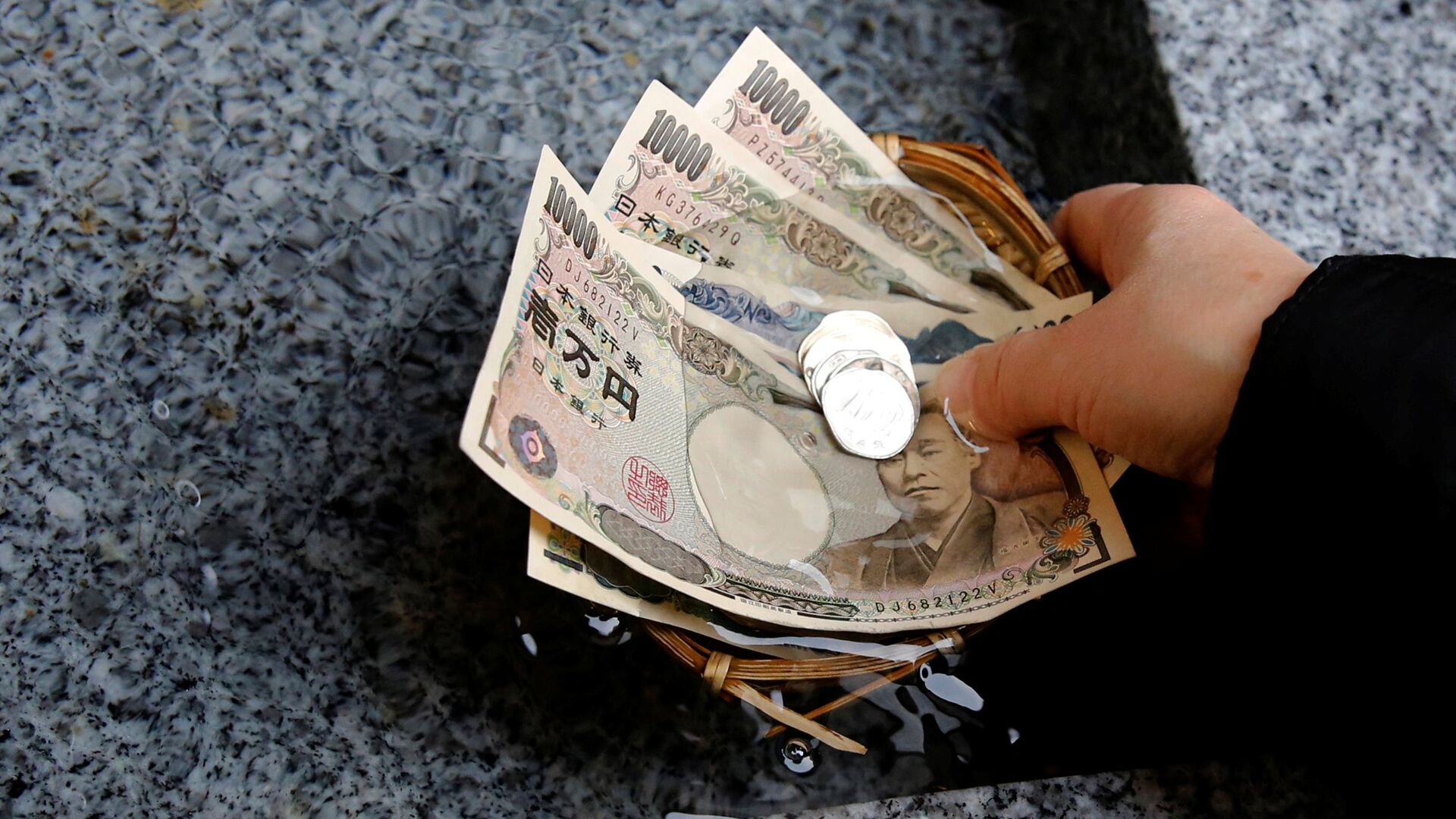 Yanlışlıkla kendisine gönderilen 358 bin dolarlık Kovid-19 yardım fonunu kumarda harcadı