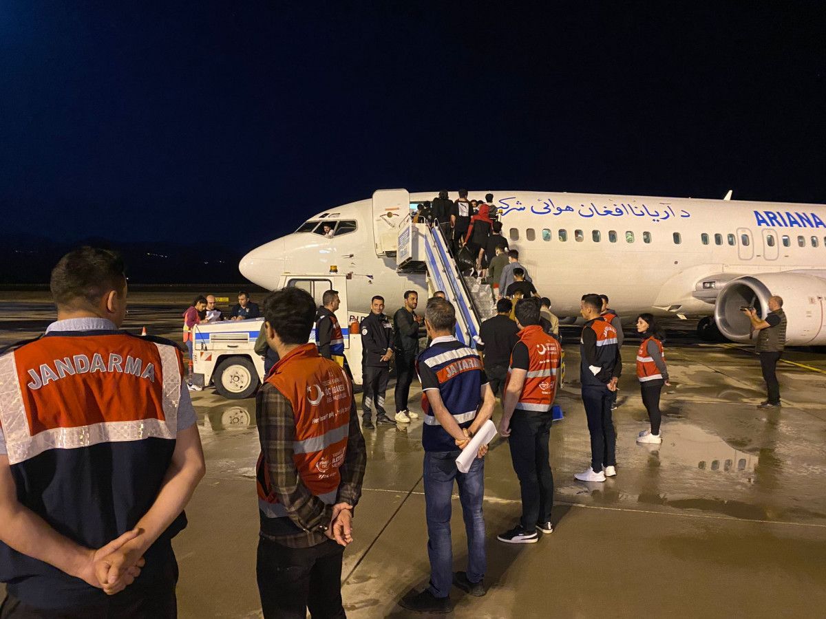 272 Afgan göçmen sınır dışı edildi