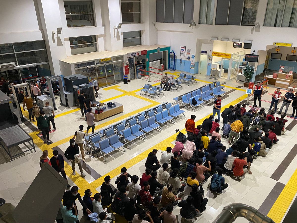 272 Afgan göçmen sınır dışı edildi