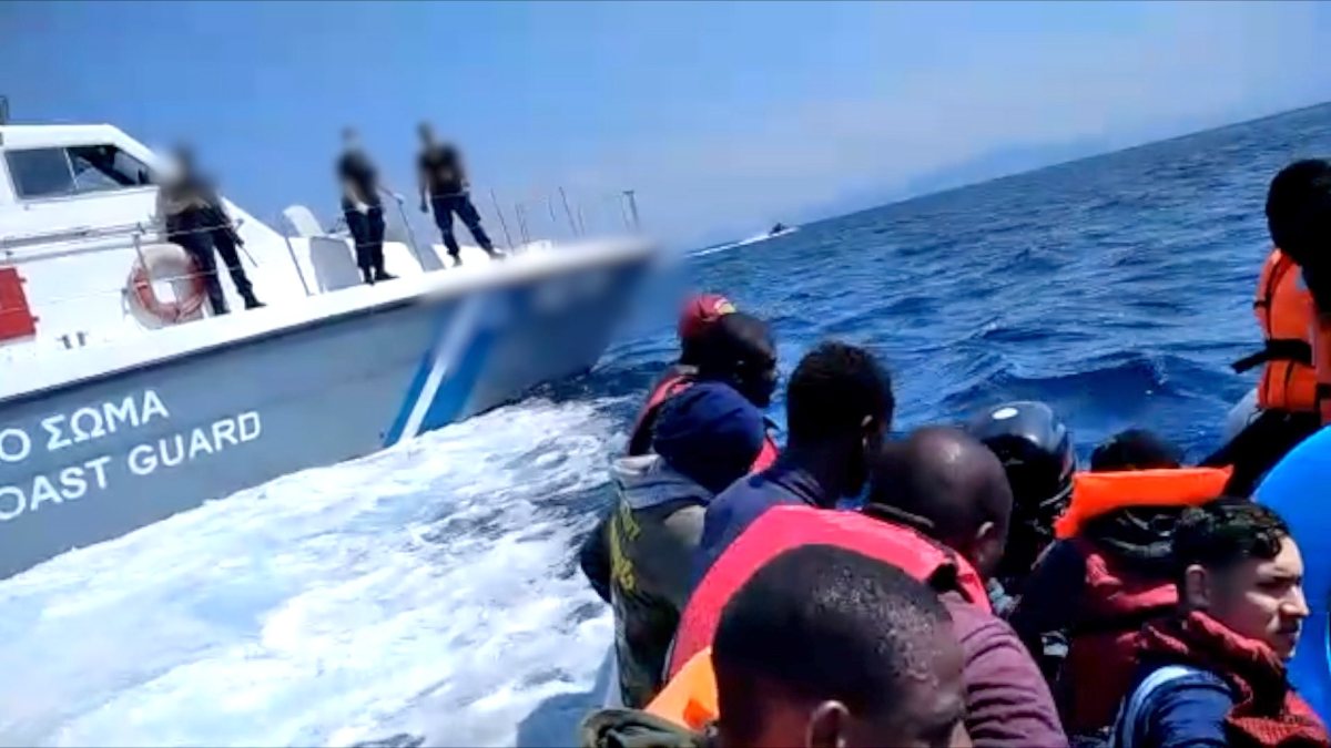 AB, Yunanistan'ı mülteci konusunda uyardı