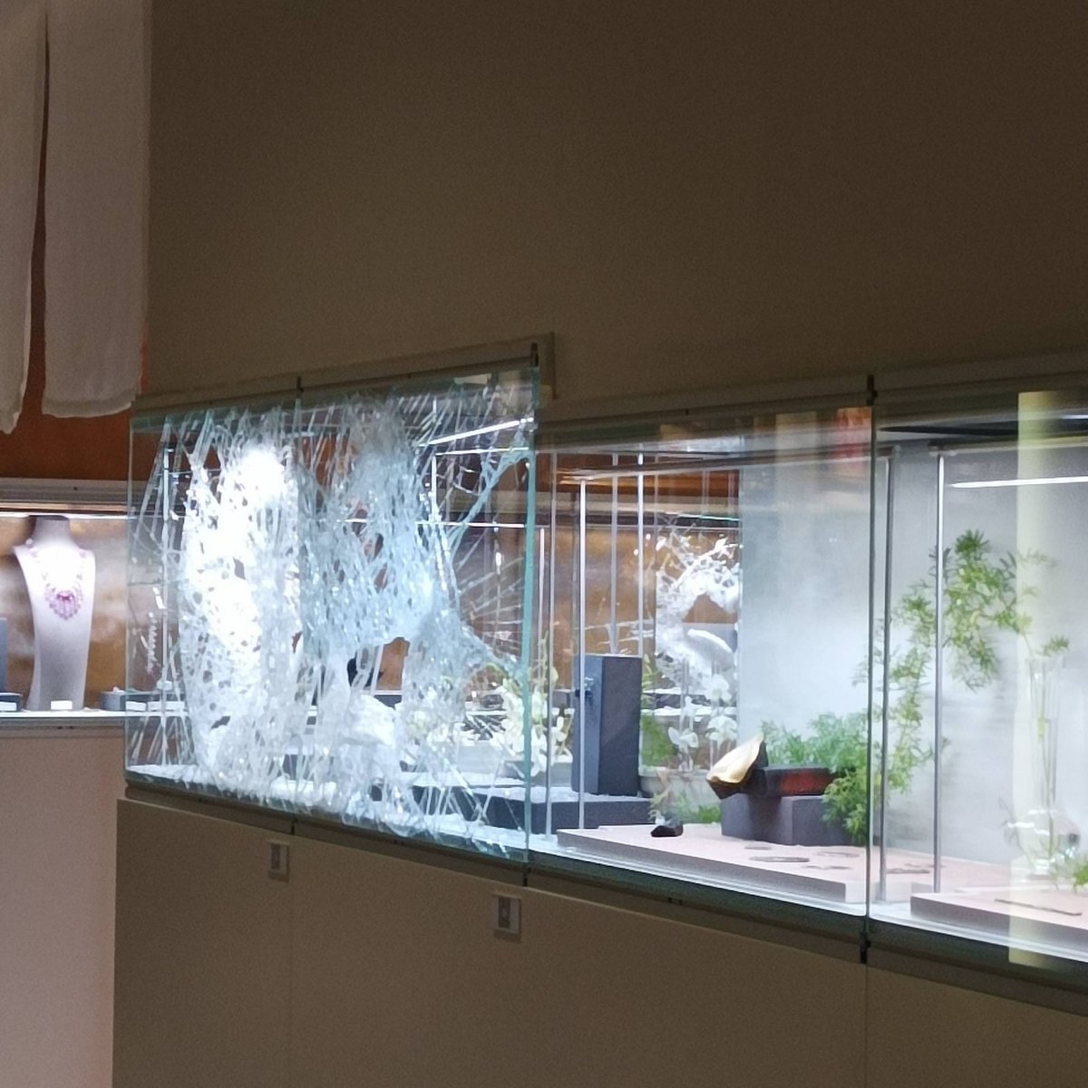 Avrupa Sanat Fuarı’nda silahlı soygun