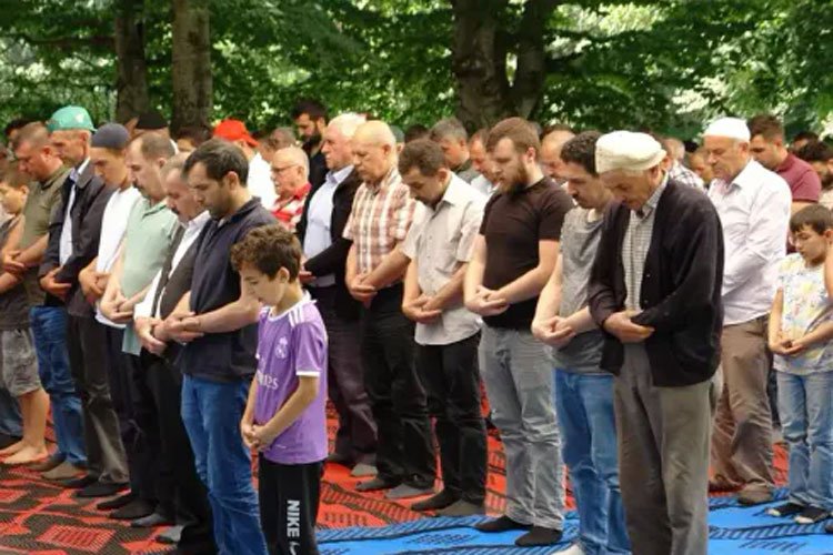 Bilecik Pazaryeri’nde yağmur için dua etti