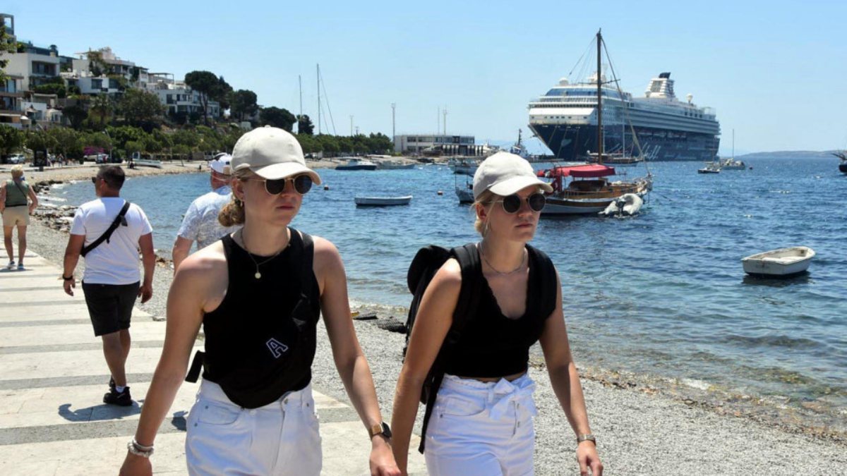 Bodrum&#039;da yabancı turist hareketliliği başladı