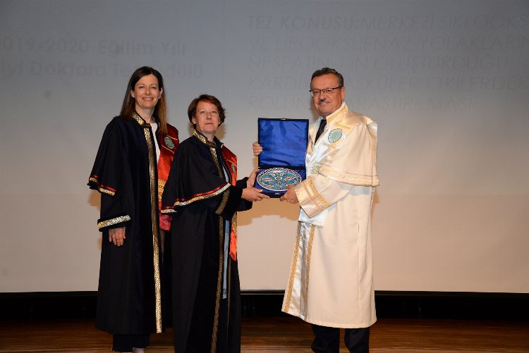 Uludağ Üniversitesi enstitülerinde mezuniyet coşkusu