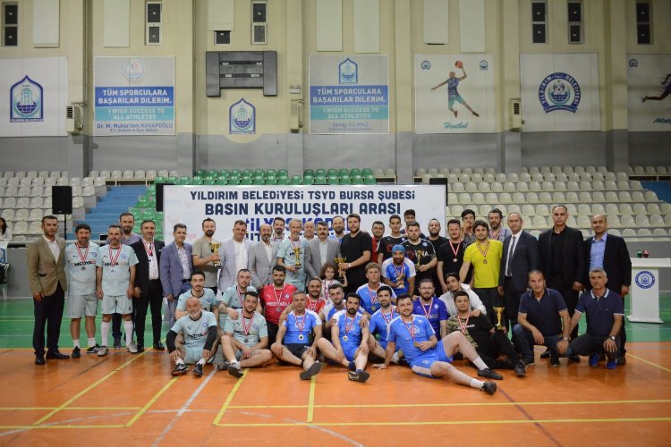 Bursa'da basın çalışanları 'futsal' ile stres attı