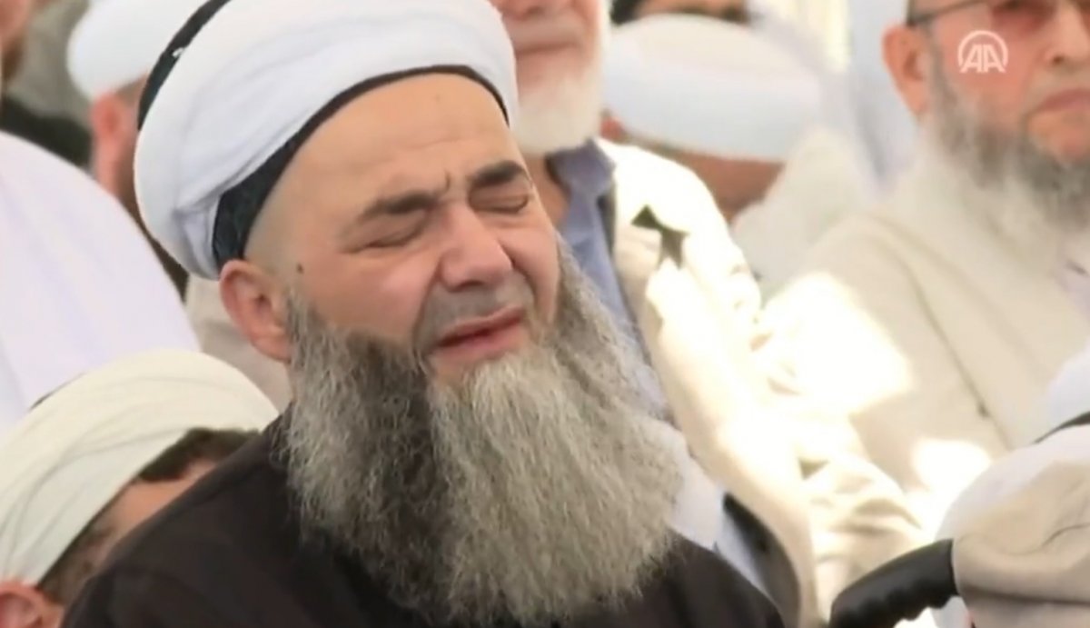 Cübbeli Ahmet, Mahmut Ustaosmanoğlu'nun cenaze töreninde gözyaşlarını tutamadı