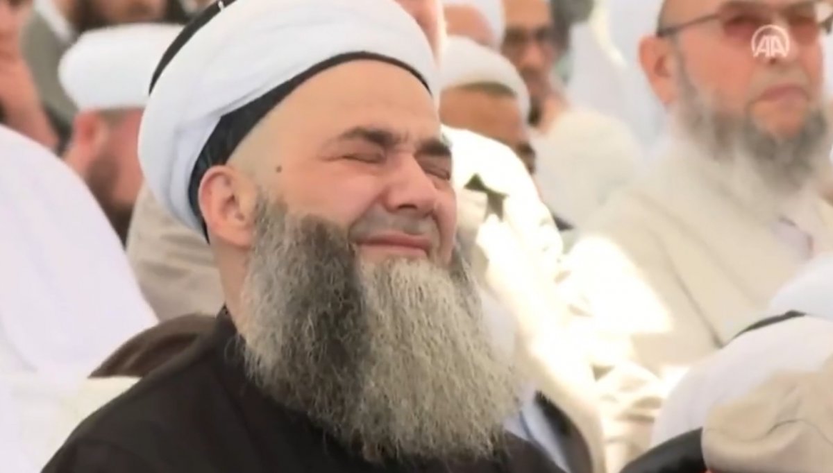 Cübbeli Ahmet, Mahmut Ustaosmanoğlu'nun cenaze töreninde gözyaşlarını tutamadı