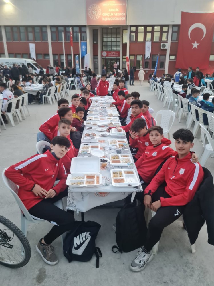 Gemlik gençliğine akademik destek!