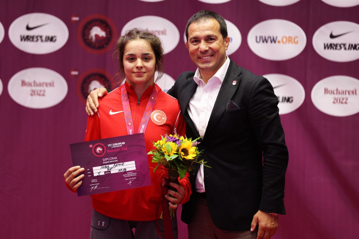 Genç güreşçi Tuba Demir Avrupa şampiyonu