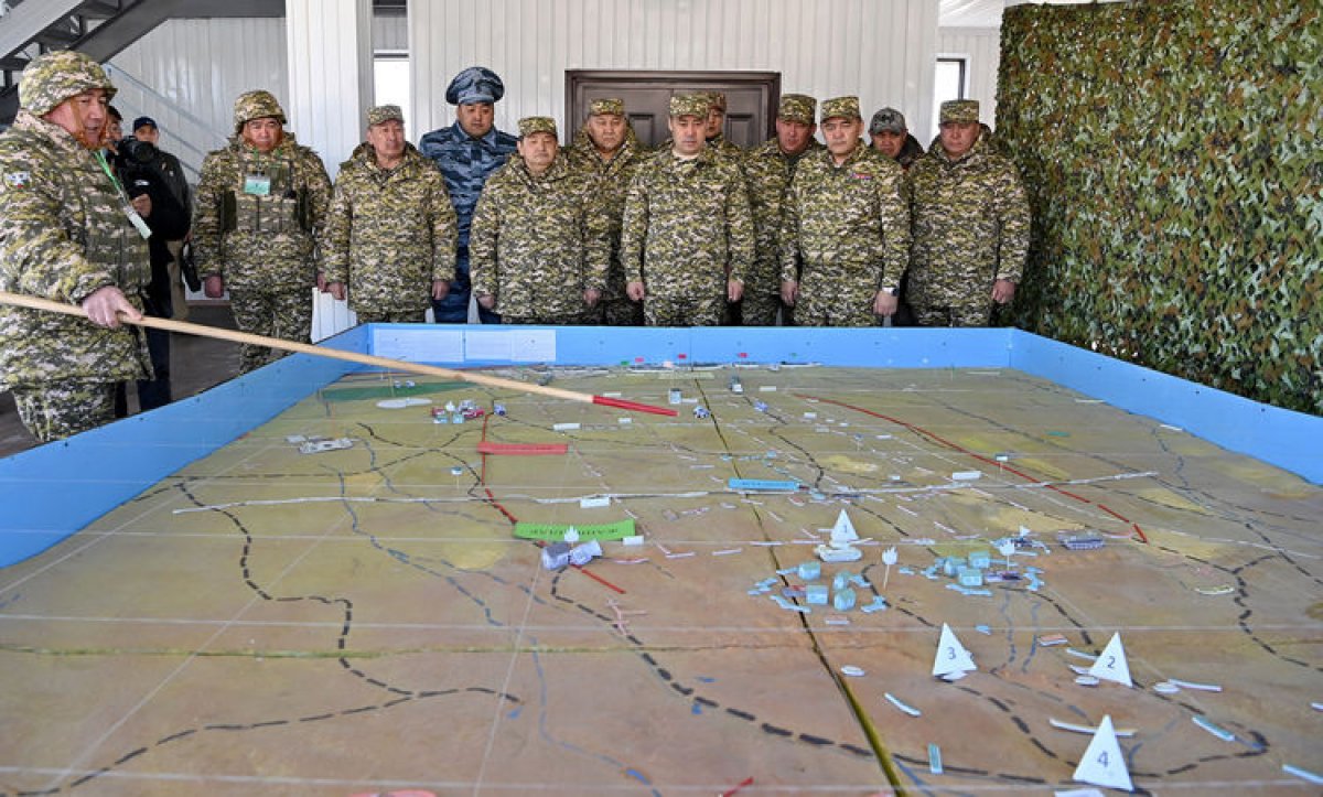 Hulusi Akar Kırgızistanlı mevkidaşıyla bir araya geldi