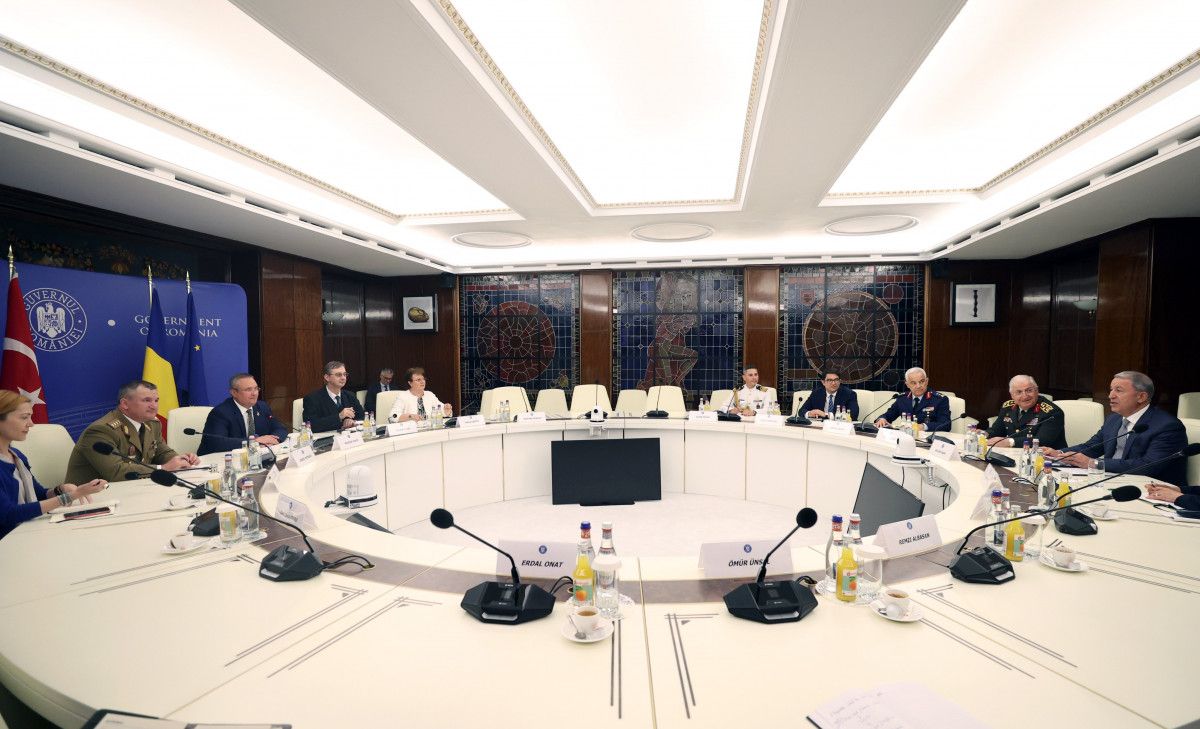 Hulusi Akar, Romanya Başbakanı Ciuca ile görüştü