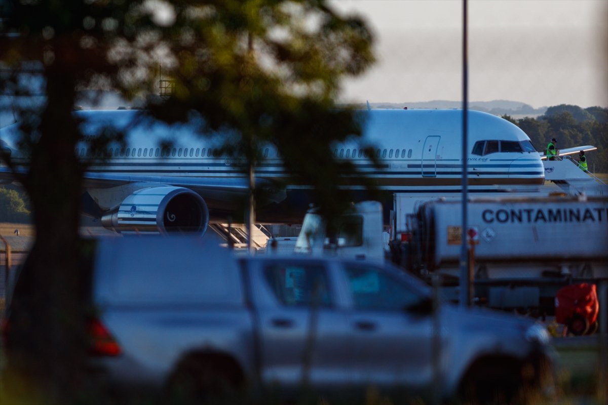 İngiltere'de sığınmacıları Ruanda'ya götürecek olan uçak durduruldu