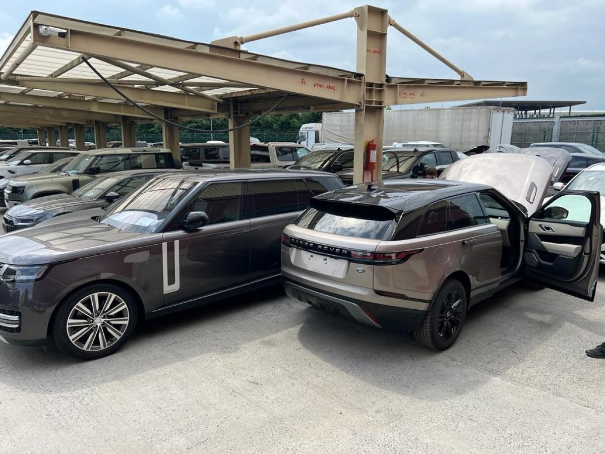 İstanbul'da gümrükte bekleyen araçlar ziyan ediliyor