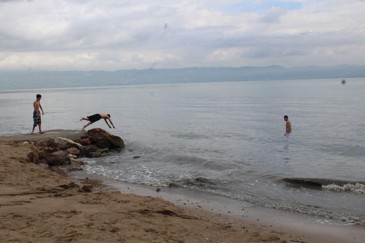 İzmit Körfezi'nde suyun rengi karardı