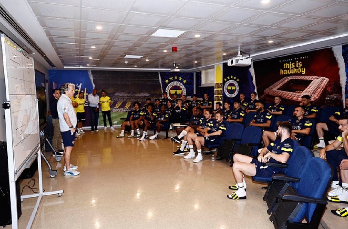 Jorge Jesus yeni sezon öncesi oyuncularına neler söyledi?