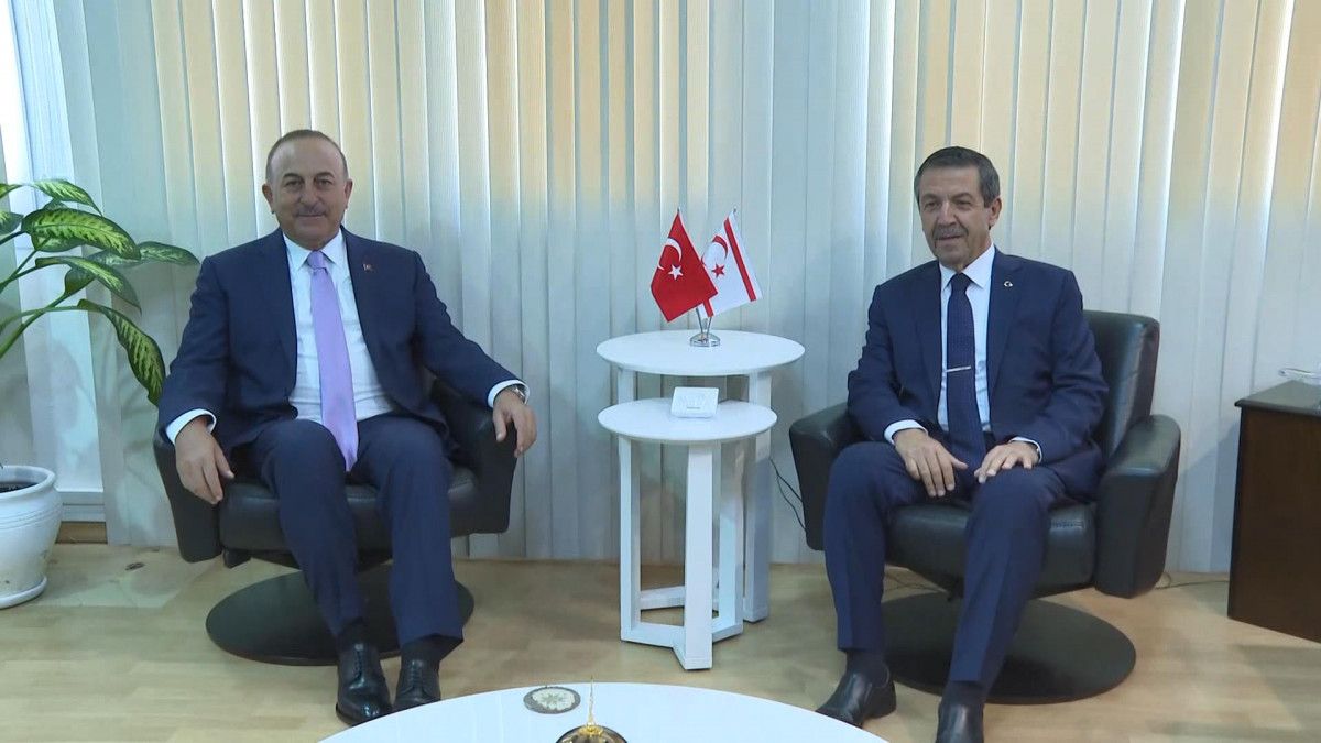 Mevlüt Çavuşoğlu Kıbrıs'ta: Artık iki devletli bir çözüm olması gerekiyor