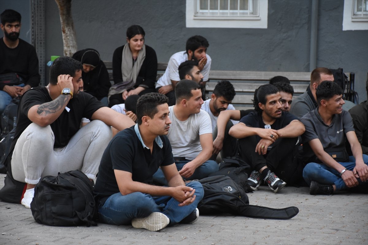 Muğla'da yakalanan 135 kaçak göçmen sınır dışı edildi