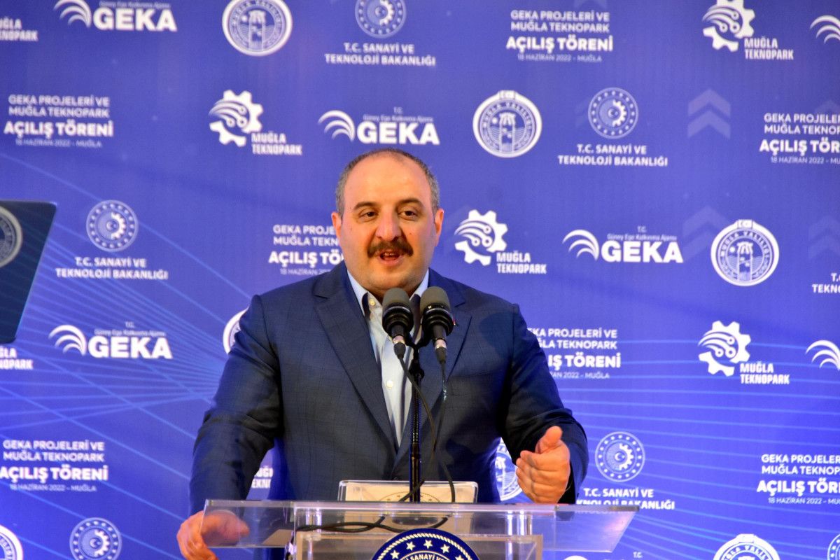 Mustafa Varank: Biz ülkeye değer katan herkesin yanında olduk